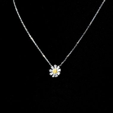 Dây chuyền vàng trắng kim cương bông hoa màu trắng – Deam Diamond